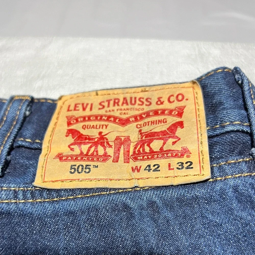 Levis 505 Regular Fit Straight Leg Jeans Mens 42x32 Medium Wash Blue 00505-0216